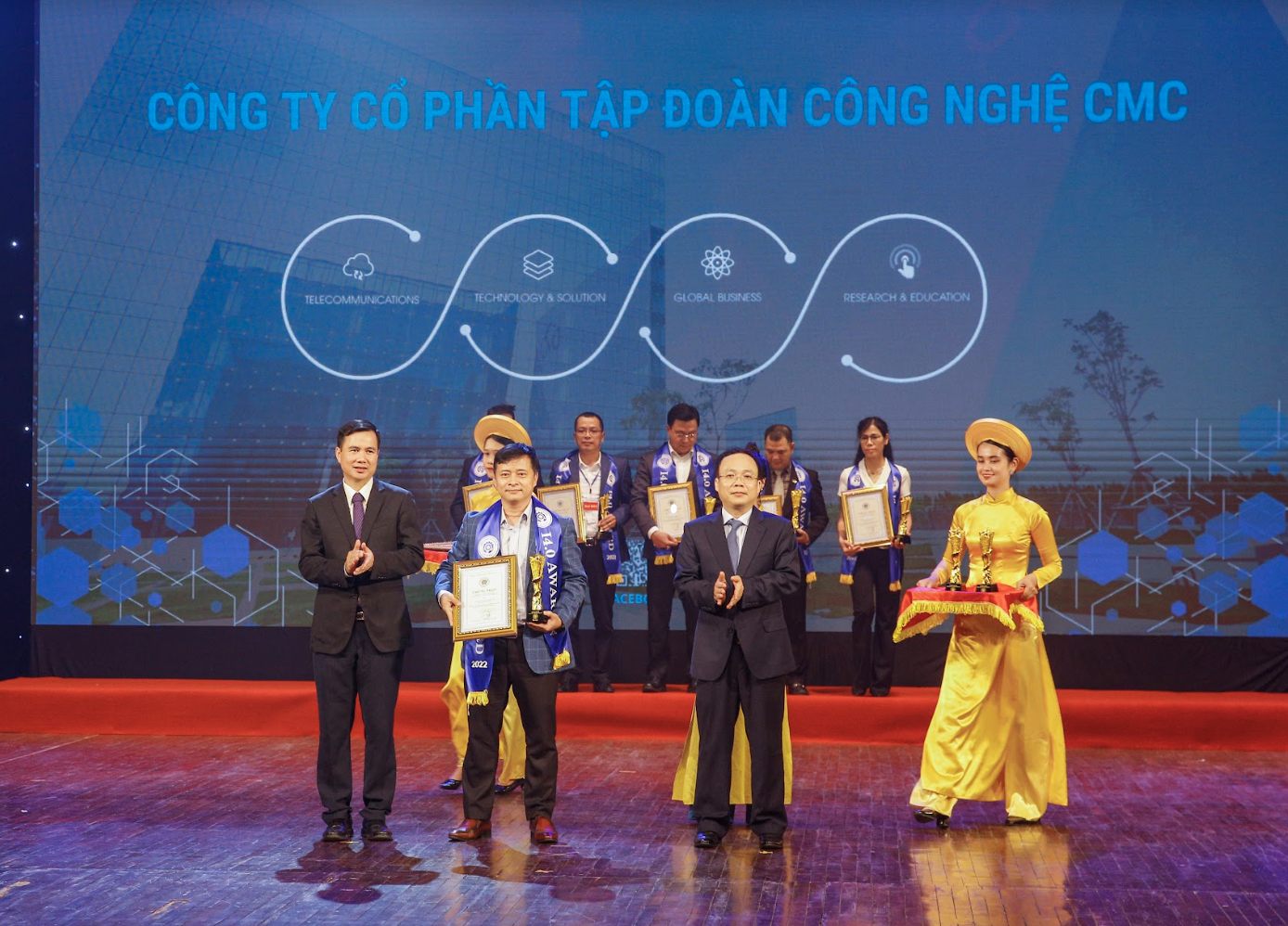 7 CMC products honored with 'Top Industry 4.0 Vietnam'